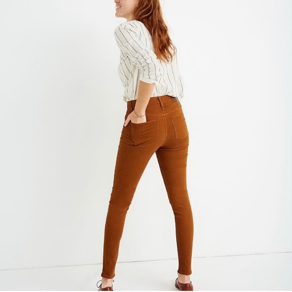 9" Mid-Rise Skinny Jeans: Garment-Dyed Button-Front Edition size 24 - Picture 3 of 9